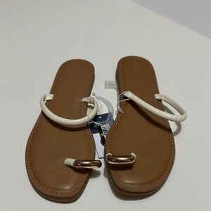Universal Thread White and Brown Sandals with Gold Accent Size 11